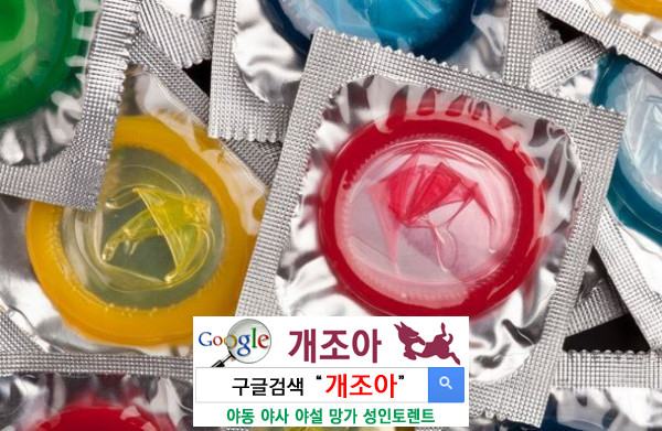 야광 콘돔을 사는 여자 이미지 #1